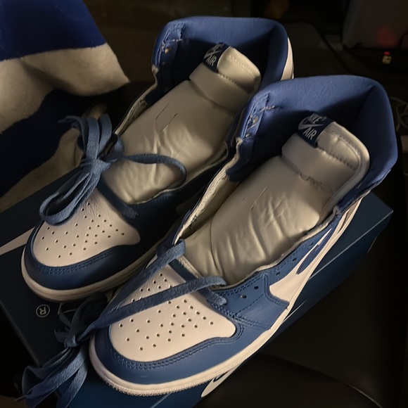 Air Jordan one retro high OG‘s size 8 men - Picture 3 of 5